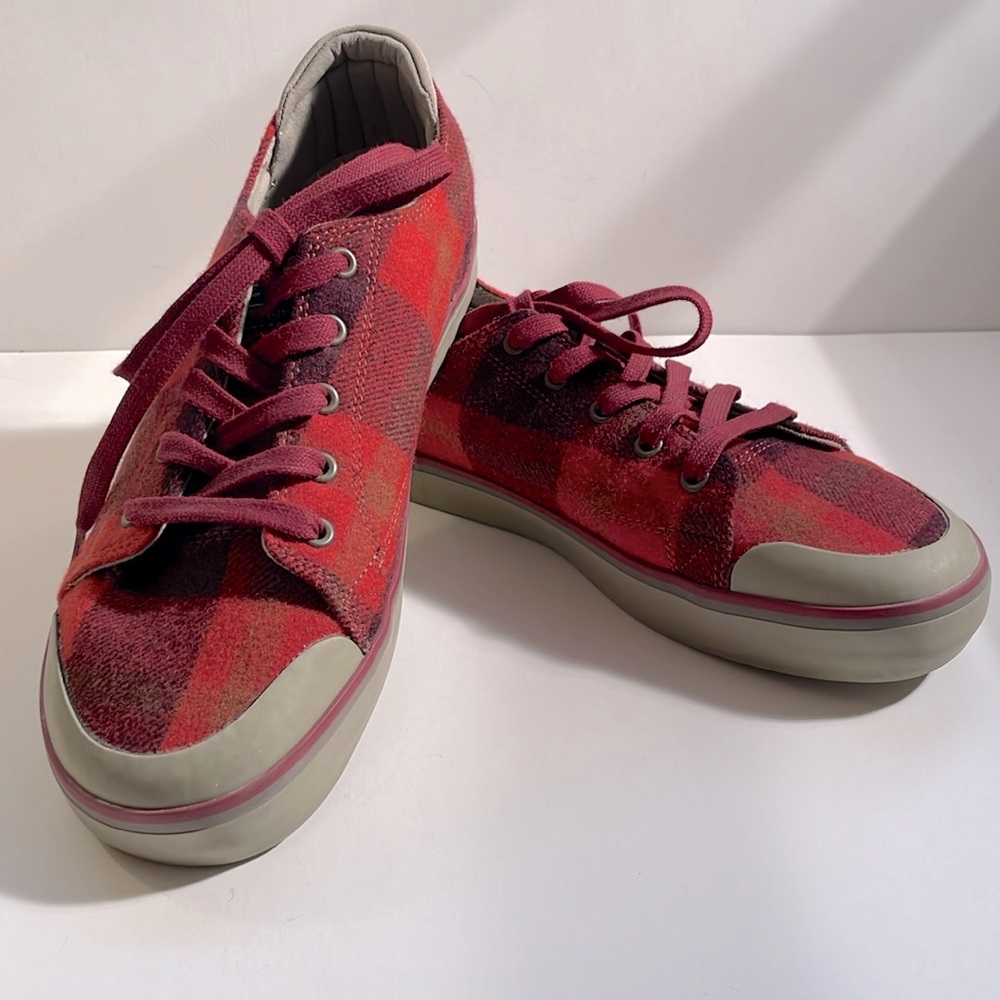 Keen NWOT Wool Fleece Plaid Elsa Sneaker